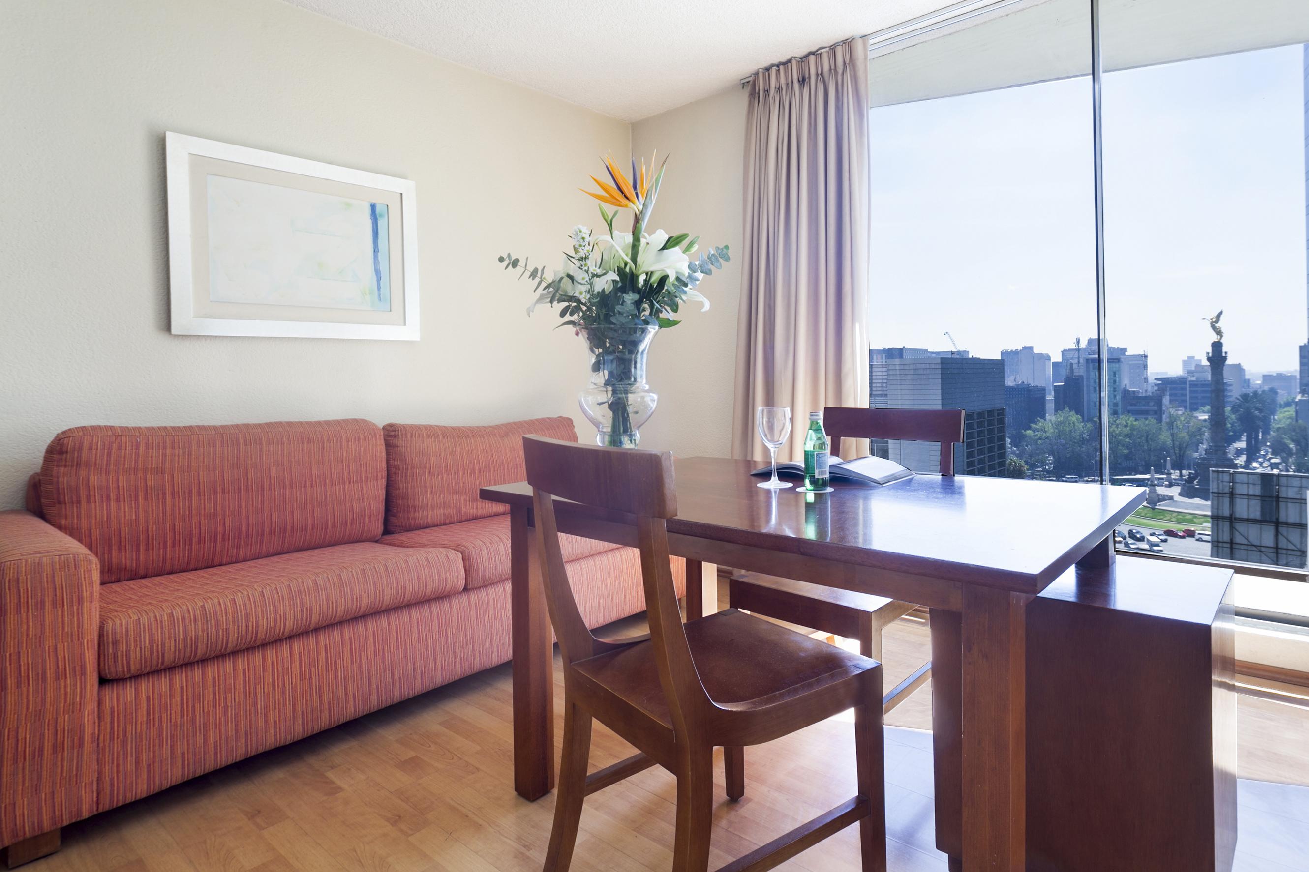 Exe Suites San Marino Ciudad de México Exteriér fotografie A living room at the hotel