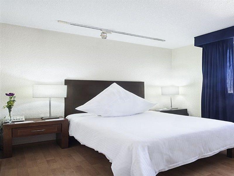 Exe Suites San Marino Ciudad de México Exteriér fotografie A bedroom at the hotel