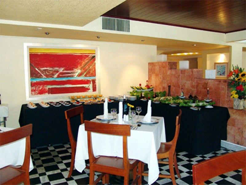 Exe Suites San Marino Ciudad de México Restaurace fotografie Restaurant in the hotel