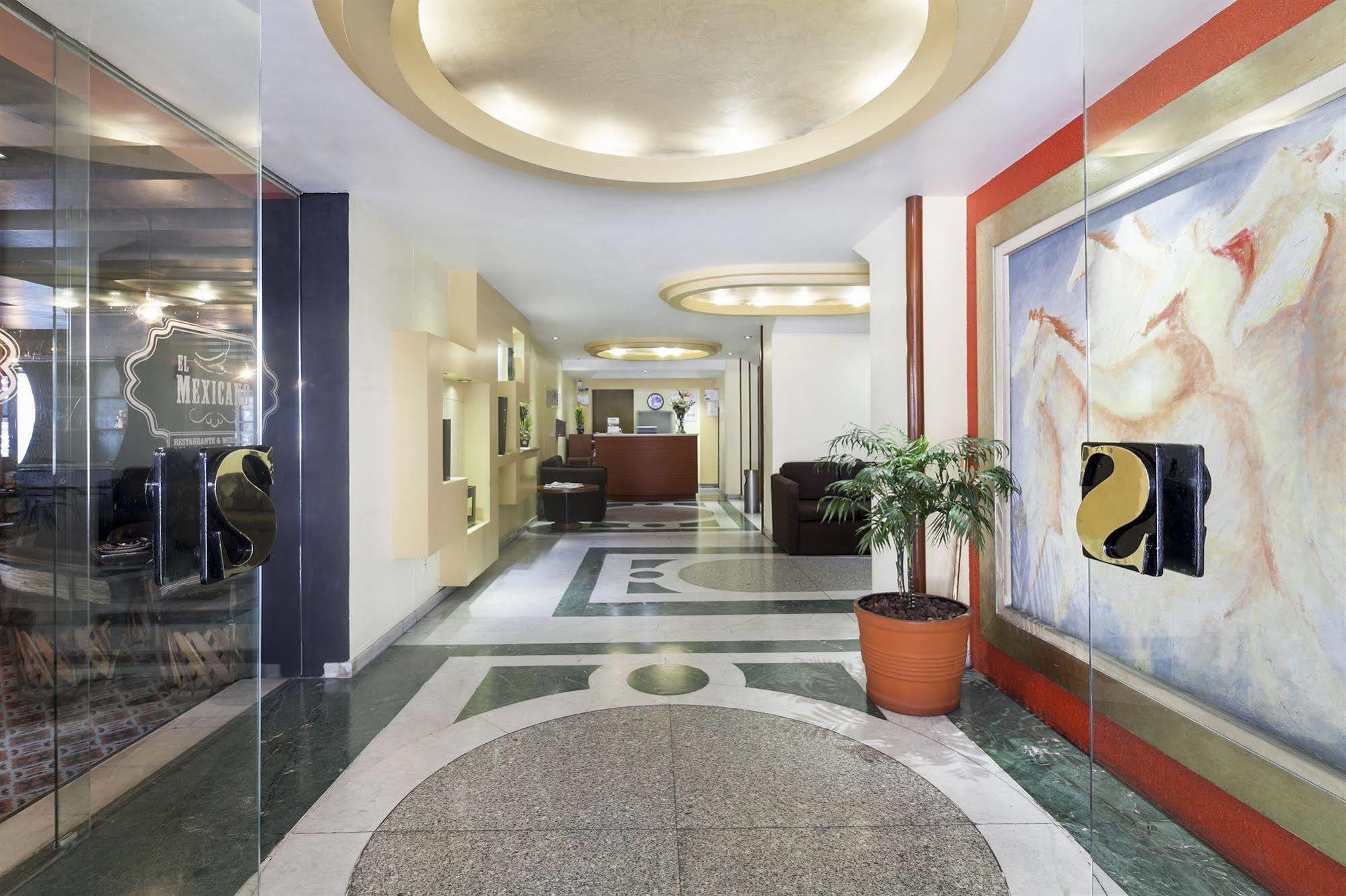Exe Suites San Marino Ciudad de México Exteriér fotografie Lobby